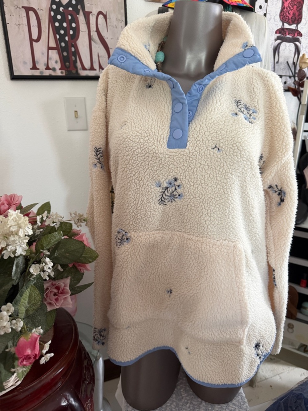 Cozy Cream Sherpa Pullover with Light Blue Trim Fred David size small oversized